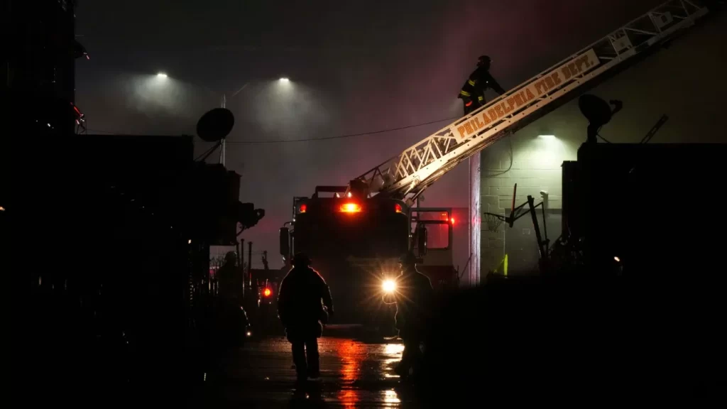 graban el momento exacto de la explosión en Filadelfia por accidente aéreo