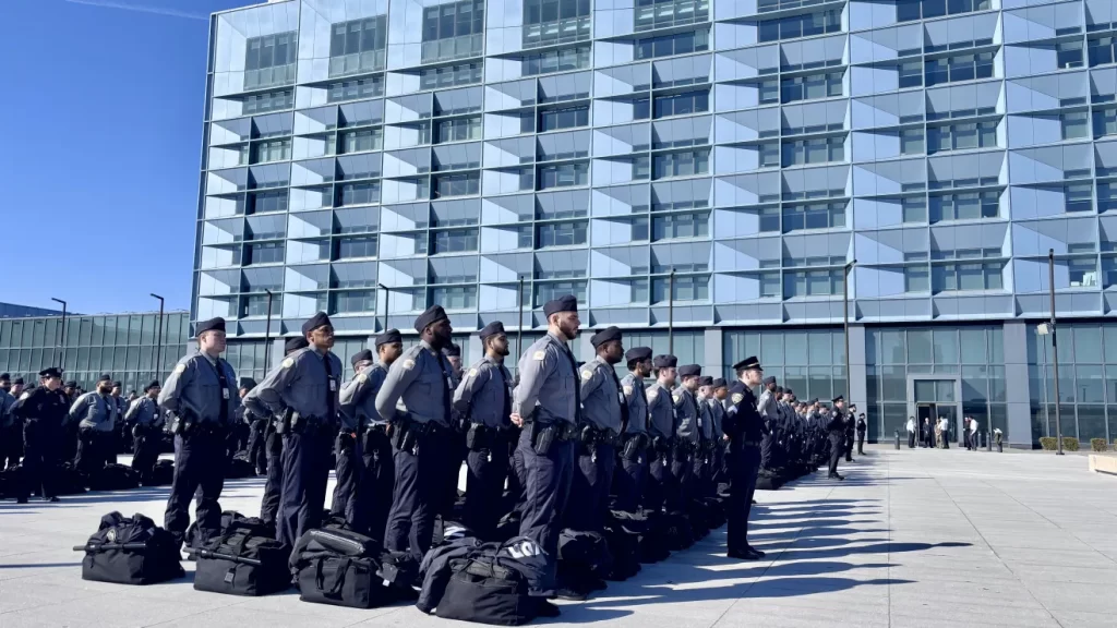 La Ciudad de Nueva York necesita más oficiales para su policía: Aquí los nuevos requisitos de ingreso