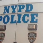 Balas y puñaladas afuera de pizzería en Nueva York a plena luz; adolescente herido y arrestado tras homicidio