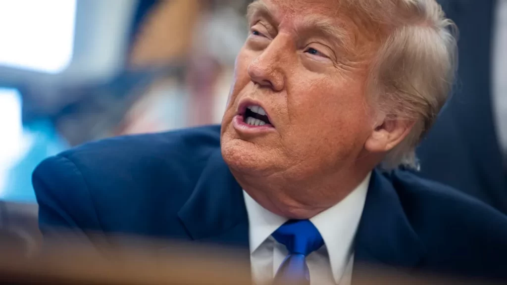 Trump minimiza críticas por imagen como papa: “Solo es una broma”