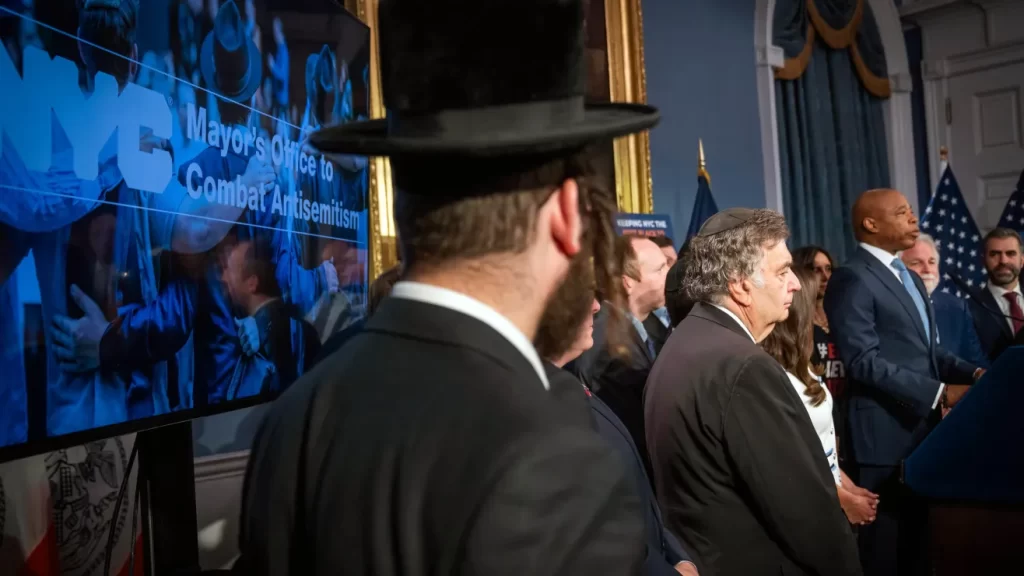 Tras aumento de 62% en ataques a judíos crean oficina municipal para combatir el antisemitismo