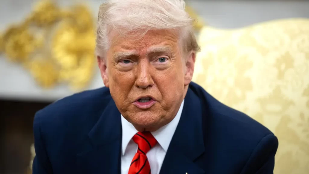 Trump dice que los hutíes se rindieron y anuncia el cese de los bombardeos