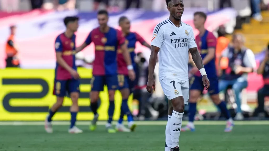 ¿Fin de temporada? Vinícius Jr. salió del Clásico ante Barcelona por lesión