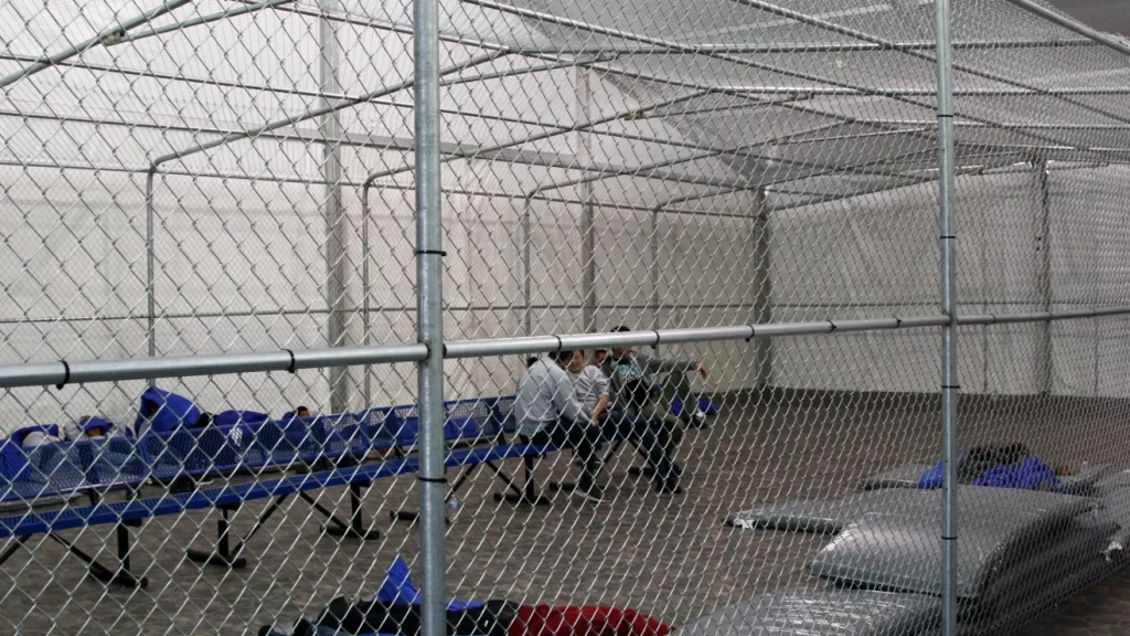 Amnistía Internacional afirma que cárcel de migrantes en Texas viola los derechos humanos