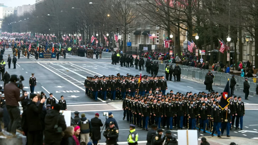 Gran desfile militar de aniversario que coincide con el cumpleaños de Trump costará millones de dólares
