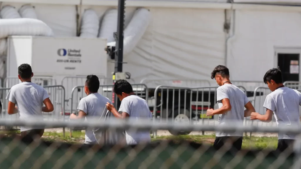 Jueza extiende veto a ley de Florida que permite arrestar a migrantes indocumentados