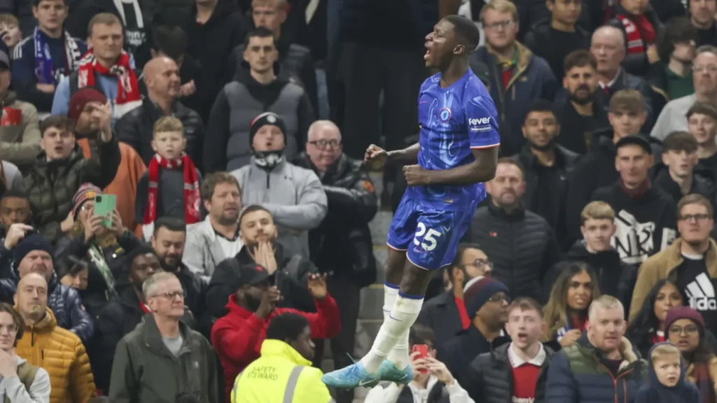 Moisés Caicedo alcanza un récord tras ser elegido como el mejor futbolista de la temporada en Chelsea