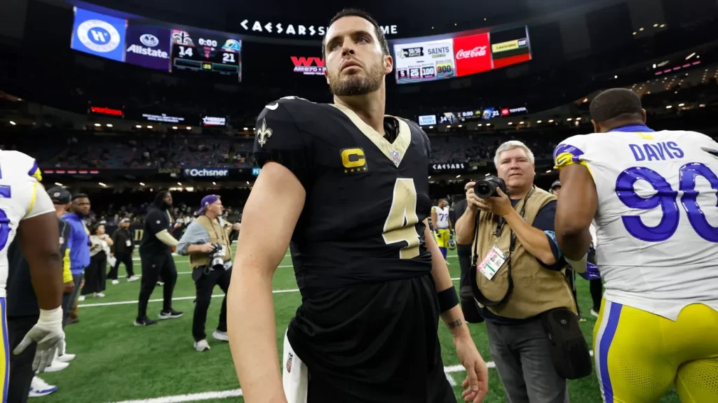 Derek Carr anuncia su retiro con Saints por lesión en el hombro