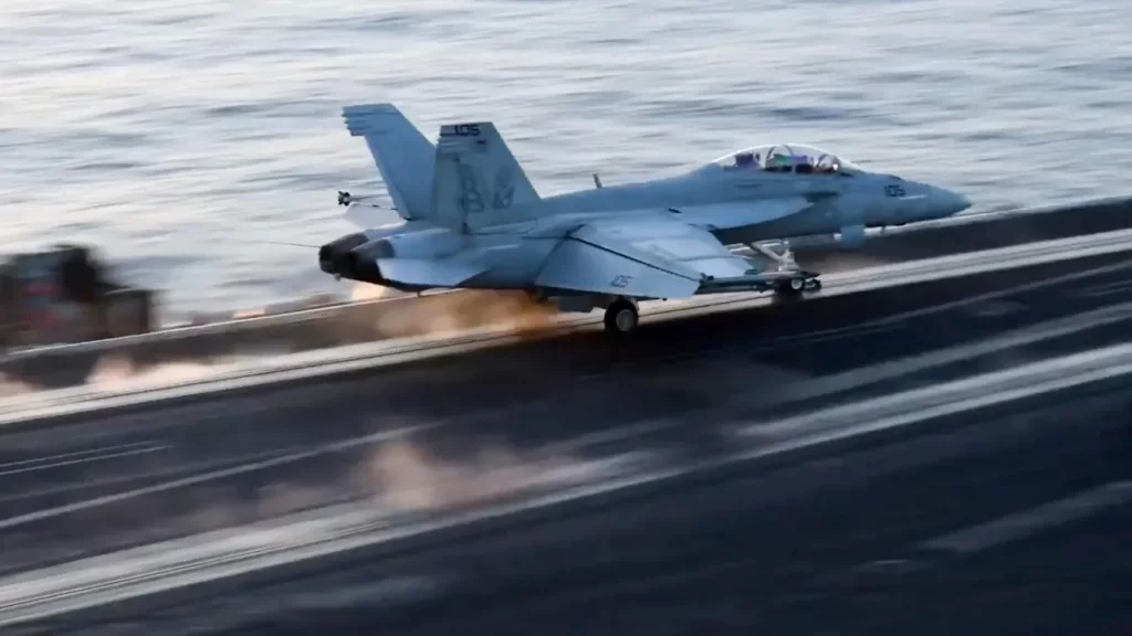 Segundo avión de combate de la Armada de EE.UU. cae al Mar Rojo