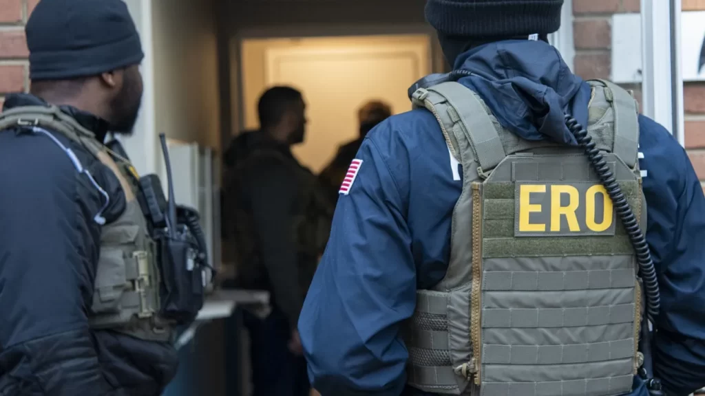 ¿Cuándo y cómo el gobierno de Trump promete pagarte $1,000 dólares si te autodeportas?
