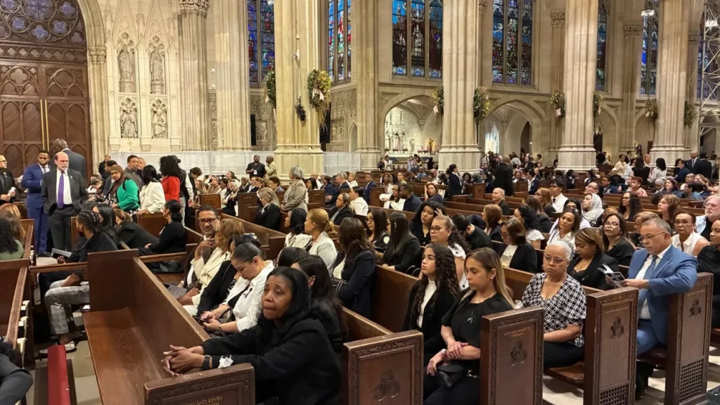 Diáspora dominicana se congrega en la Iglesia San Patricio para recordar a víctimas de tragedia en discoteca