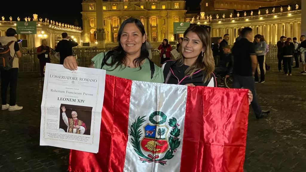 “Para nosotros es como ganar un Mundial”: la efusiva reacción de peruanos en el Vaticano tras elección del papa León XIV