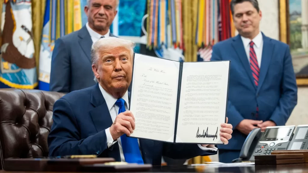 Trump promete aranceles a productos farmacéuticos en dos semanas