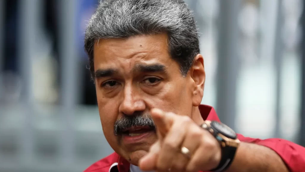 Maduro, sin pruebas de su triunfo, acusó a Daniel Noboa de “fraudulento”